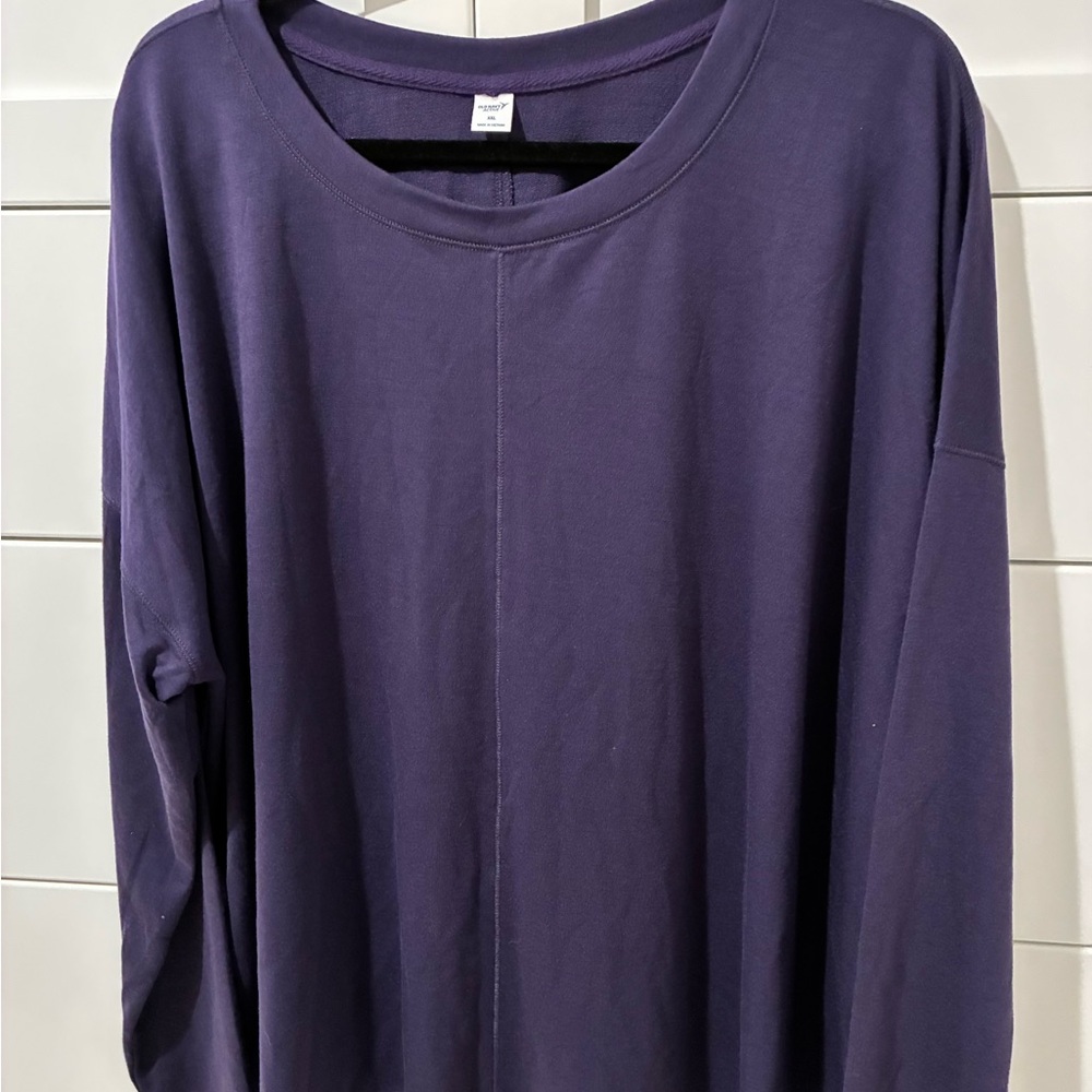 Old Navy Active crew neck top
Size XXL womens NWT
